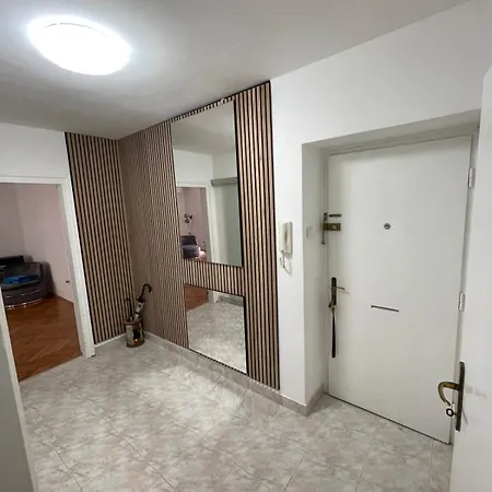 Tartini Apartman *
